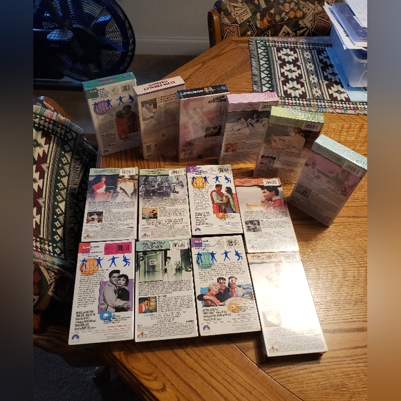 Elvis Presley NEW 14 VHS MOVIES - Picture 5 of 13